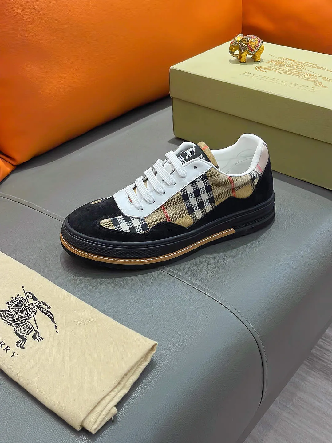 Men's shoes BURBERRY "Burberry" P400 Regular size: 38-44 (casual shoes) Product materials: Selected cowhide upper, soft sheepskin lining; original outsole.